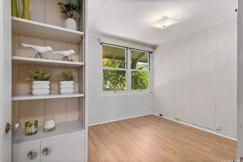 Bedroom - 513 W Hind Dr, Honolulu, HI 96821 photo 2 of 2
