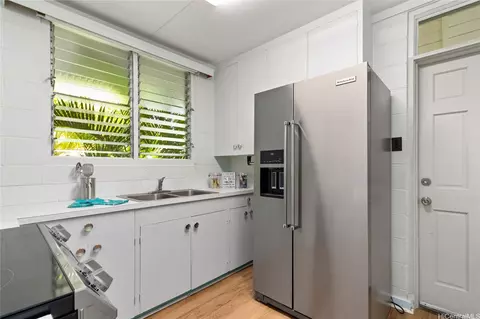 Kitchen - 513 W Hind Dr, Honolulu, HI 96821 photo 2 of 2