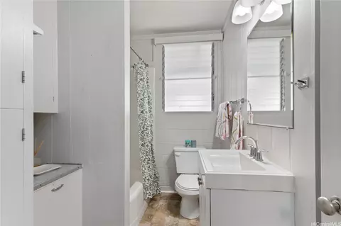 Bath - 513 W Hind Dr, Honolulu, HI 96821 photo 1 of 1