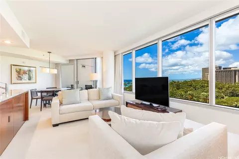 223 Saratoga Rd #903, Honolulu, HI 96815