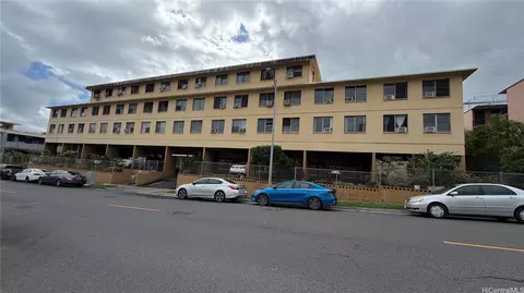 3003 Ala Napuaa Pl #308, Honolulu, HI 96818