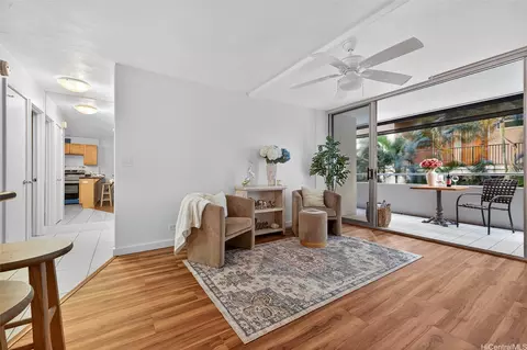 430 Kaiolu St #207, Honolulu, HI 96815