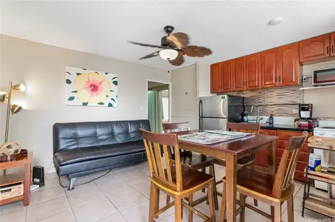 236 Liliuokalani Ave #702, Honolulu, HI 96815