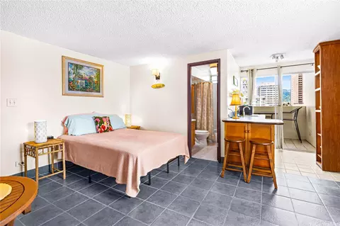 2463 Kuhio Ave #601, Honolulu, HI 96815