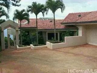 894 Moaniala St, Honolulu, HI 96821 photo 1