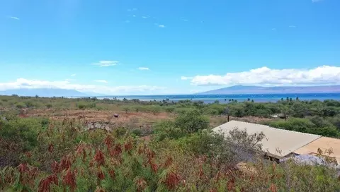 69 Kahinani Pl, Kaunakakai, HI 96748