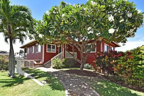 12 Poinciana Pl, Lahaina, HI 96761