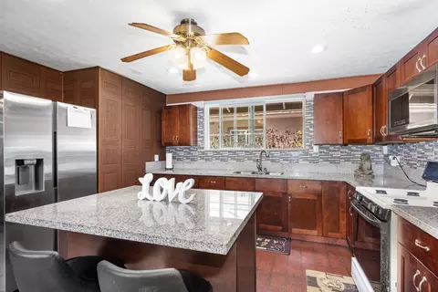 709 Pona Way, Kahului, HI 96732