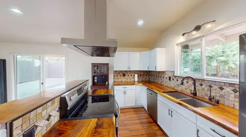 245 Kolapa Pl, Kaunakakai, HI 96748