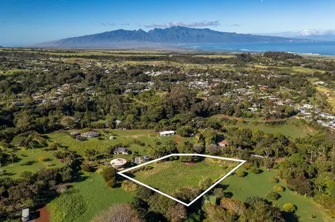 859 Hog Back Rd #C, Haiku, HI 96708