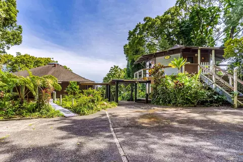 810 Nahiku Rd, Hana, HI 96713