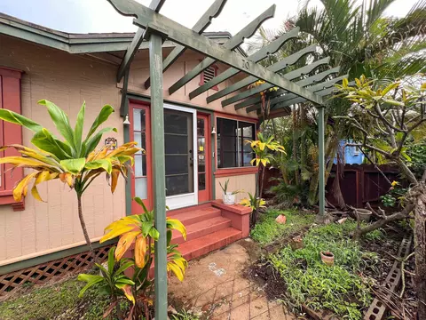 70 Moani Pl, Wailuku, HI 96793