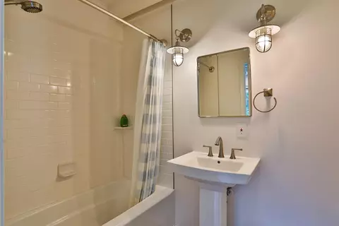 Bath - 441 Haloa Rd, Haiku, HI 96708 photo 2 of 3