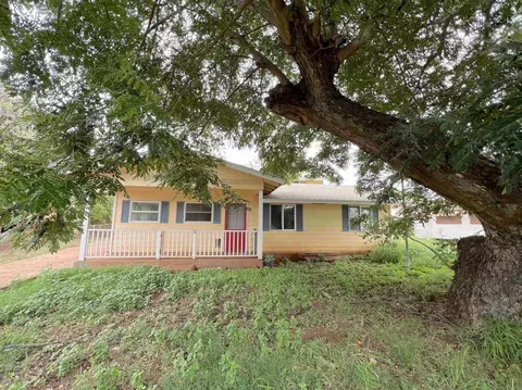 215 Kolapa Pl, Kaunakakai, HI 96748