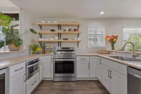 Kitchen - 28 Papahi Loop, Kahului, HI 96732 photo 2 of 7