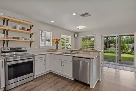 Kitchen - 28 Papahi Loop, Kahului, HI 96732 photo 4 of 7