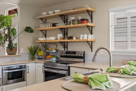 Kitchen - 28 Papahi Loop, Kahului, HI 96732 photo 6 of 7