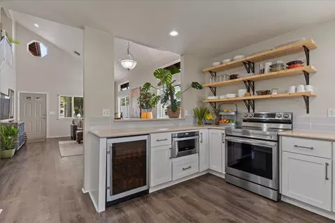 Kitchen - 28 Papahi Loop, Kahului, HI 96732 photo 1 of 7