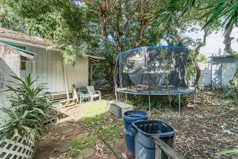 Exterior - 899 Kokomo Rd, Haiku, HI 96708 photo 3 of 6