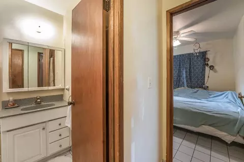 Bath - 899 Kokomo Rd, Haiku, HI 96708 photo 2 of 4