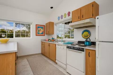 Kitchen - 60 Ka Dr, Kula, HI 96790 photo 3 of 4