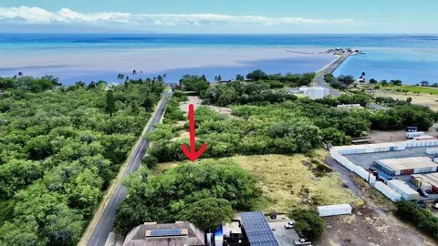 77 Kaunakakai Pl, Kaunakakai, HI 96748