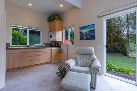 Kitchen - 9 Paliuli Pl, Kula, HI 96790 photo 5 of 5