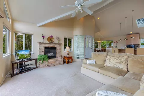 Living - 9 Paliuli Pl, Kula, HI 96790 photo 3 of 6