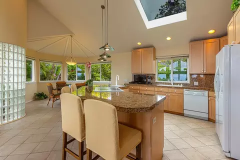 Kitchen - 9 Paliuli Pl, Kula, HI 96790 photo 4 of 5