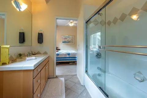Bath - 9 Paliuli Pl, Kula, HI 96790 photo 6 of 7