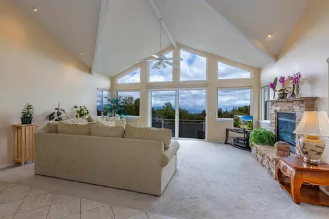 Living - 9 Paliuli Pl, Kula, HI 96790 photo 2 of 6