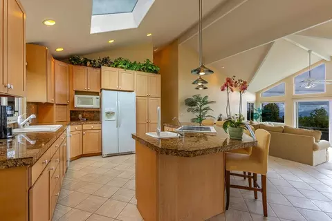 Kitchen - 9 Paliuli Pl, Kula, HI 96790 photo 2 of 5