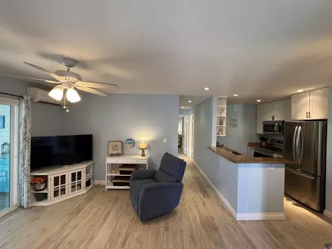 160 Keonekai Rd #6-102, Kihei, HI 96753