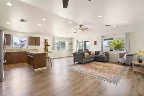 1 W Makahakaha Loop, Wailuku, HI 96793