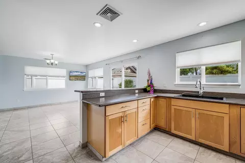 Kitchen - 178 Molehulehu Loop, Kahului, HI 96732 photo 4 of 4