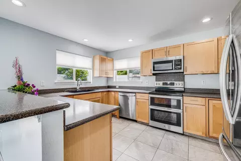 Kitchen - 178 Molehulehu Loop, Kahului, HI 96732 photo 1 of 4