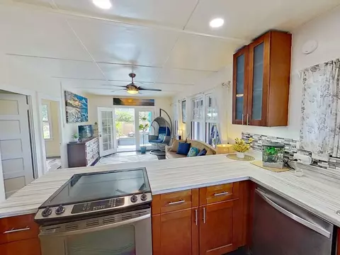 1966 Liko Pl, Wailuku, HI 96793
