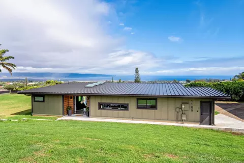 1109 Pookela Rd #B, Makawao, HI 96768