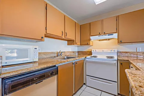 3740 Lower Honoapiilani Rd #E308, Lahaina, HI 96761 photo 11