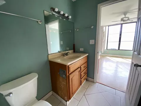 Bath - 493 Pio Dr #403, Wailuku, HI 96793 photo 1 of 2