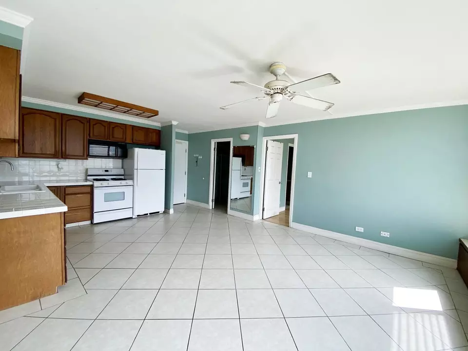 Living - 493 Pio Dr #403, Wailuku, HI 96793 photo 3 of 4