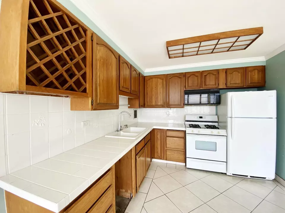 Kitchen - 493 Pio Dr #403, Wailuku, HI 96793 photo 1 of 1