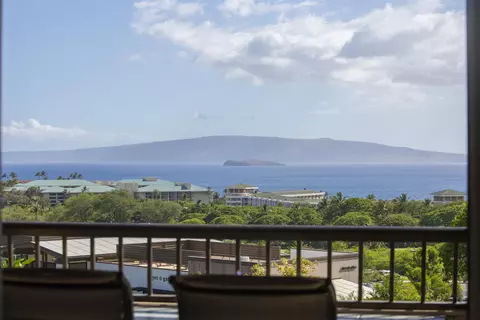 10 Wailea Ekolu Pl #104, Kihei, HI 96753