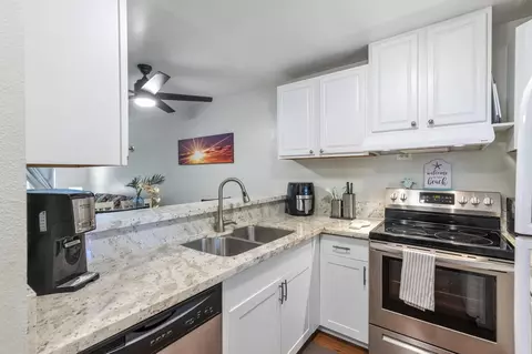15 Kulanihakoi St #15B, Kihei, HI 96753