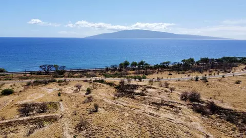 1204 Waianukole St #B, Lahaina, HI 96761