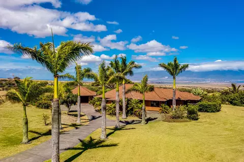 77 Ohaoha Pl, Makawao, HI 96768