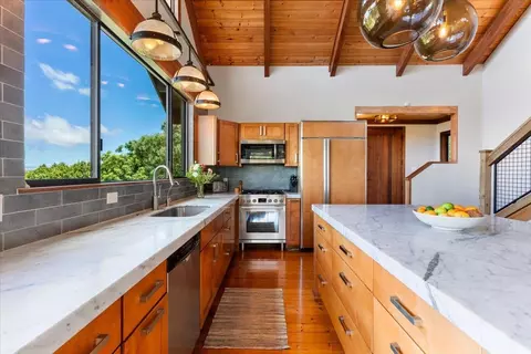 Kitchen - 320 Lower Kimo Dr, Kula, HI 96790 photo 3 of 5