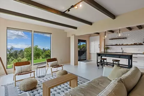 Living - 320 Lower Kimo Dr, Kula, HI 96790 photo 4 of 6