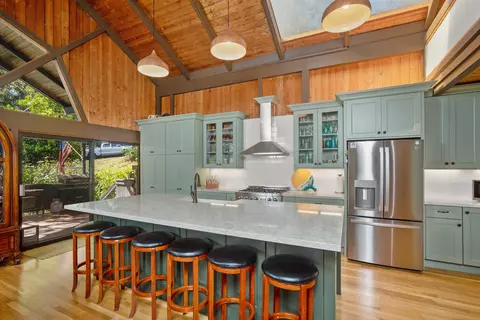 2445 Piiholo Rd, Makawao, HI 96768