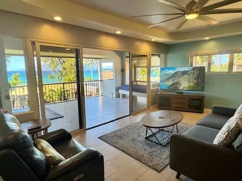 4007 Lower Honoapiilani Rd #212, Lahaina, HI 96761